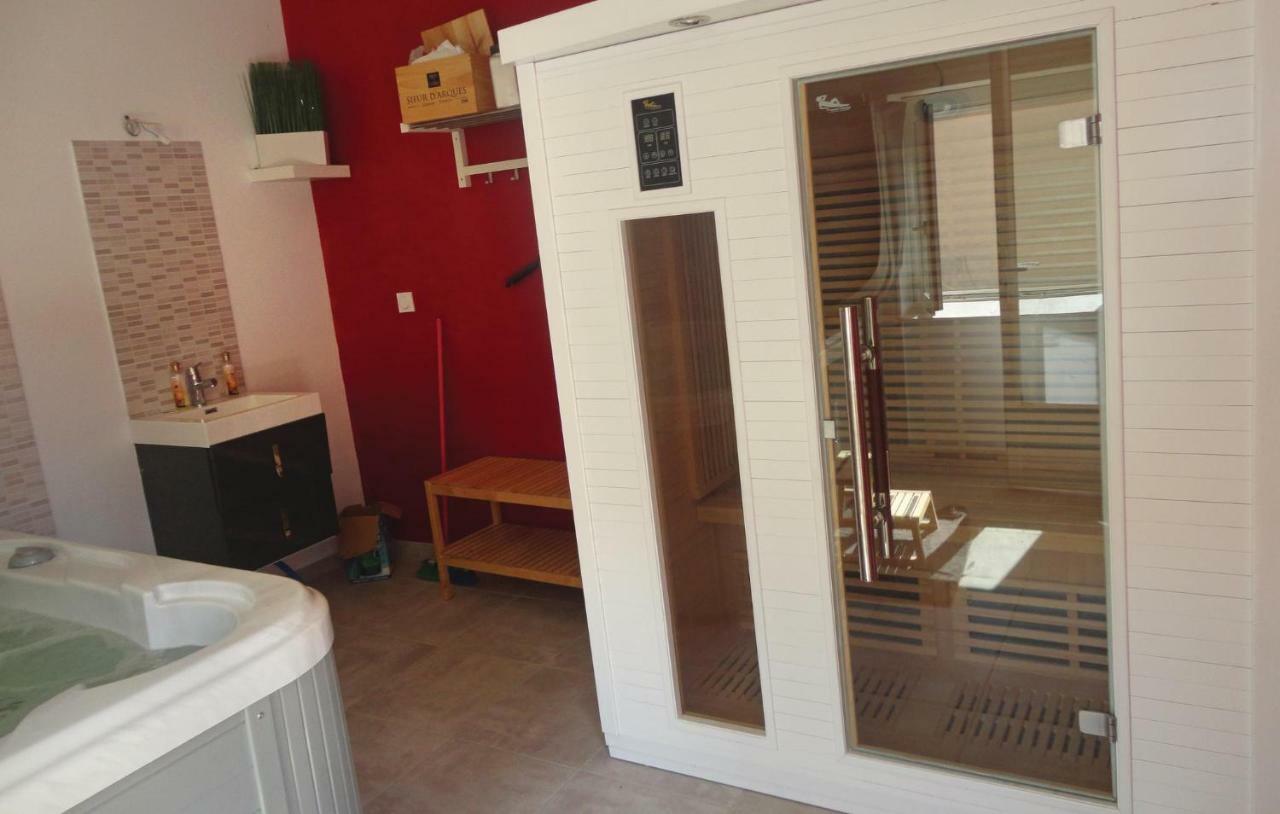 2 Bedroom Amazing Home In นาร์บอนน์ ภายนอก รูปภาพ